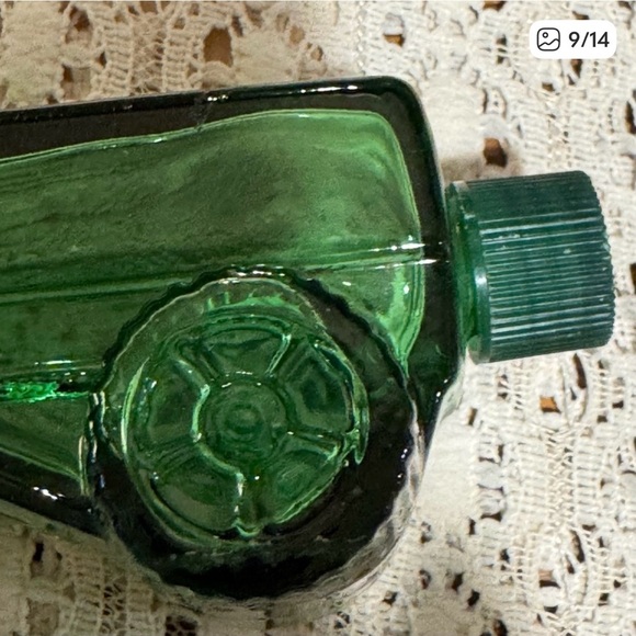 Two EMPTY Vintage Glass Avon Decanters - Picture 11 of 15
